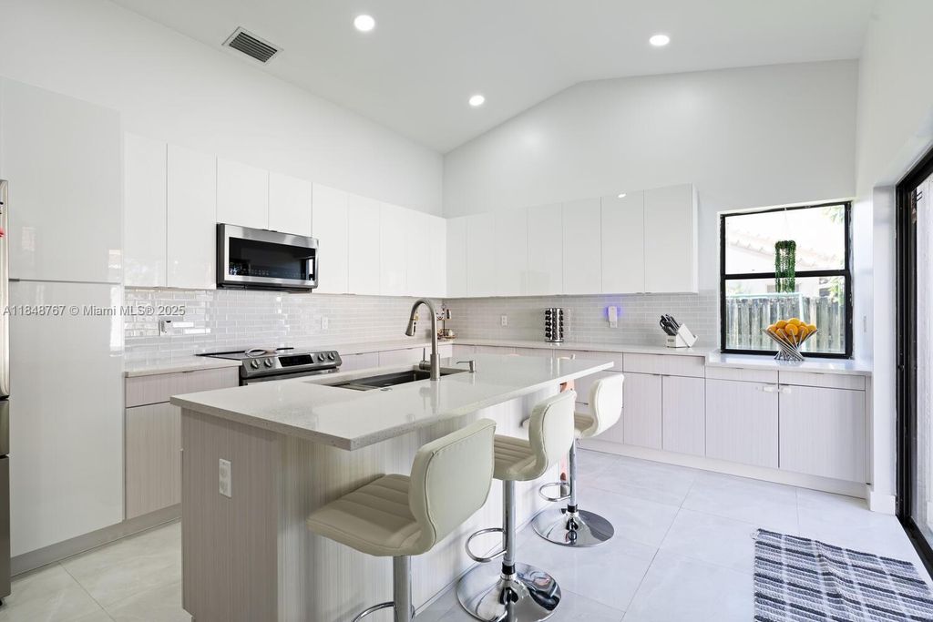 Property photo 3 of 21 <Alttext/>