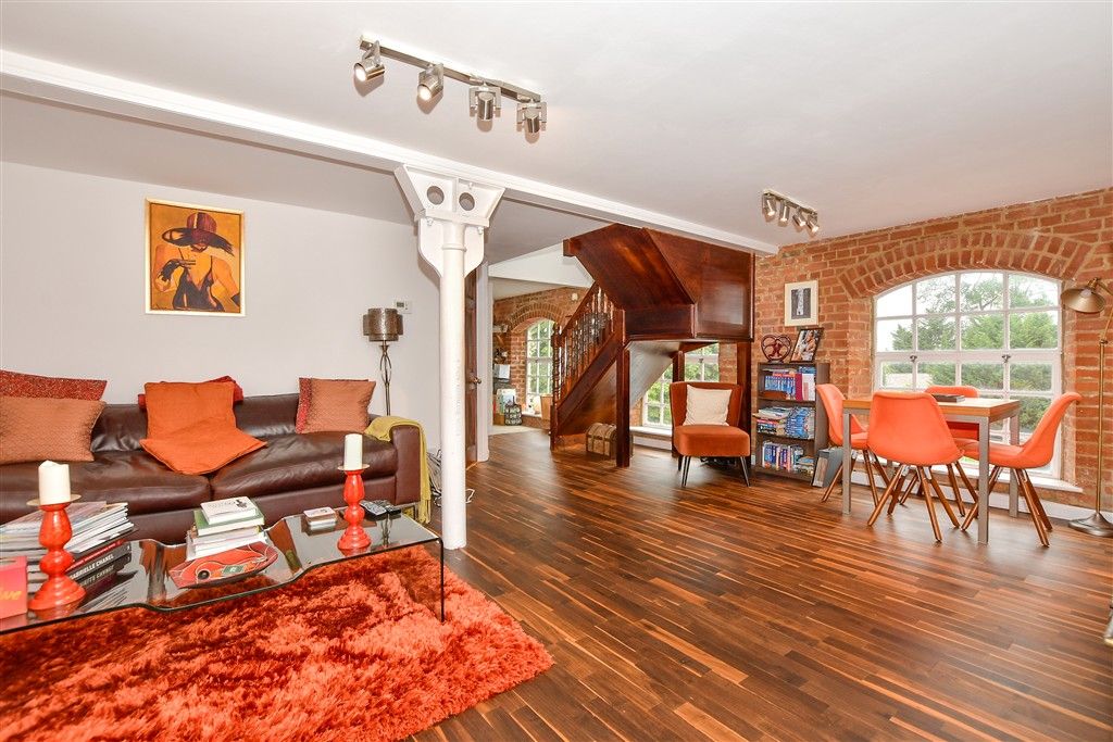 Property photo 3 of 9 Lounge/Diner