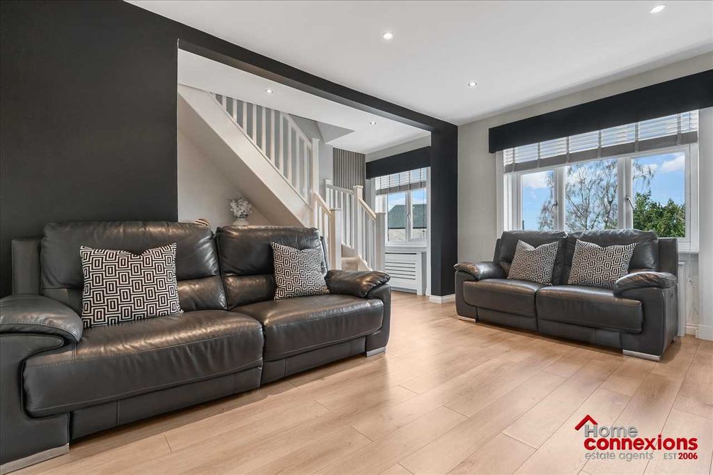 Property photo 2 of 20 Open Plan Lounge Dining (1)