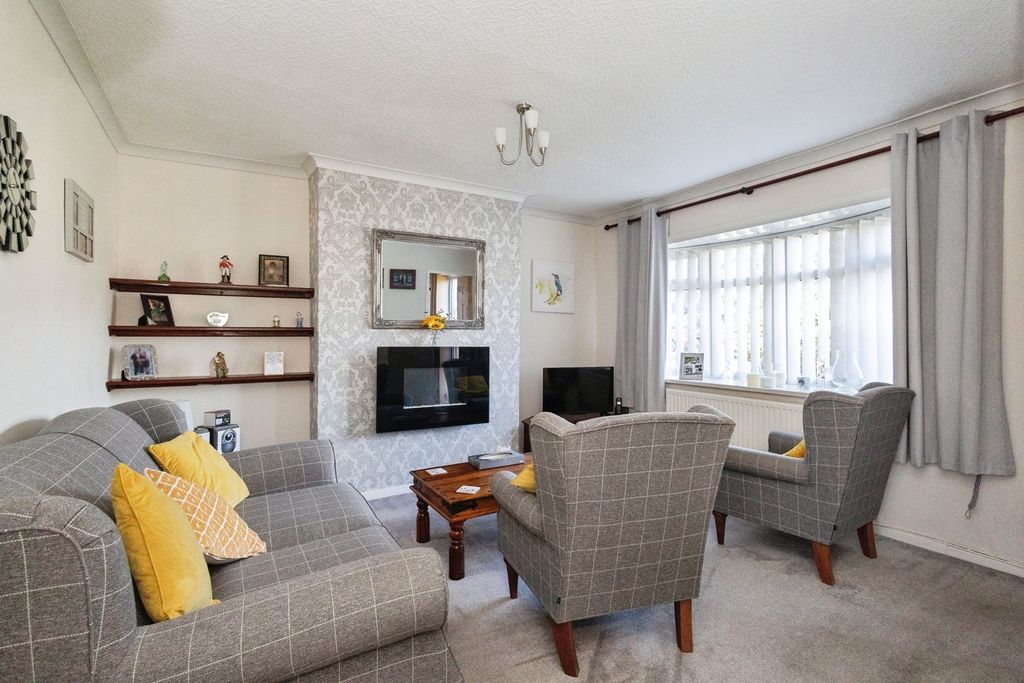 Property photo 3 of 20 Living Room