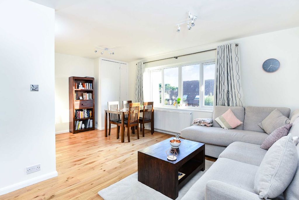 Property photo 2 of 8