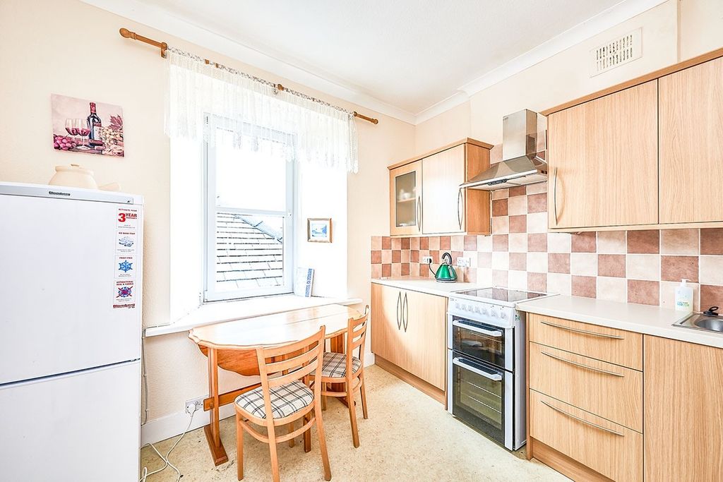 Property photo 3 of 7 Kitchen