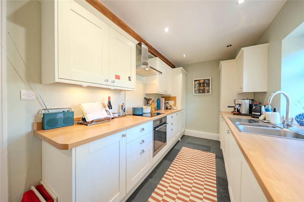 Property photo 3 of 18 Picture No. 06