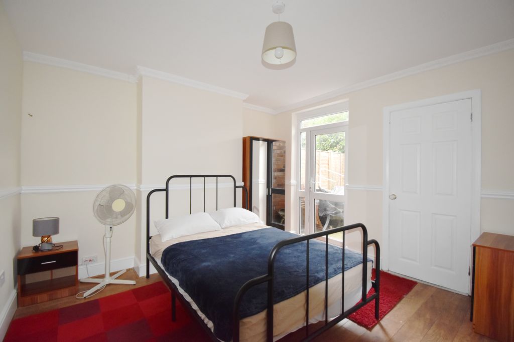 Property photo 2 of 6