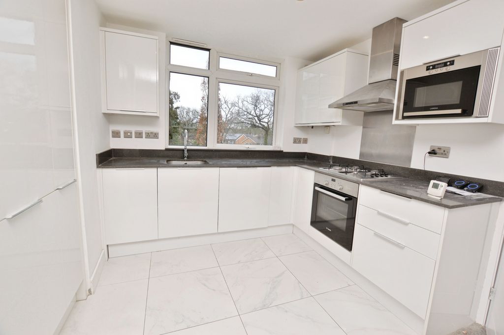 Property photo 2 of 8 1A7F0Daf-Kitchen
