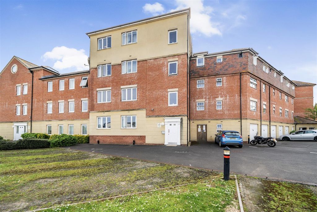 Property photo 1 of 11 Montebourg House
