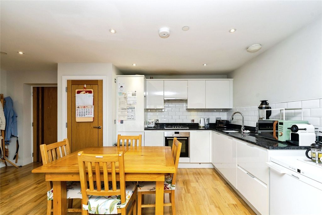 Property photo 3 of 17 Picture No. 04