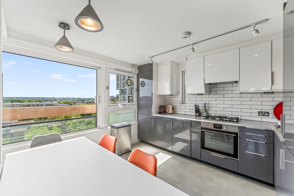 Property photo 3 of 11 Pbox-Img.Jpg
