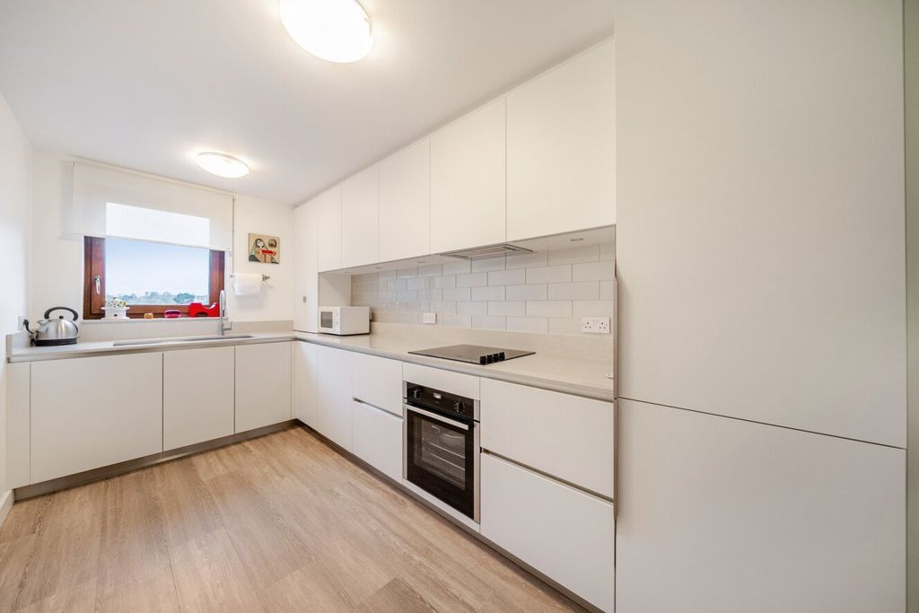 Property photo 3 of 11 Picture No. 16