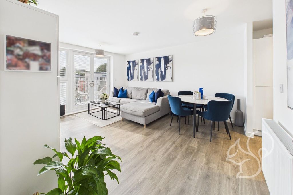 Property photo 3 of 13 Cam05287G0-Pr0111-Still004.Jpg