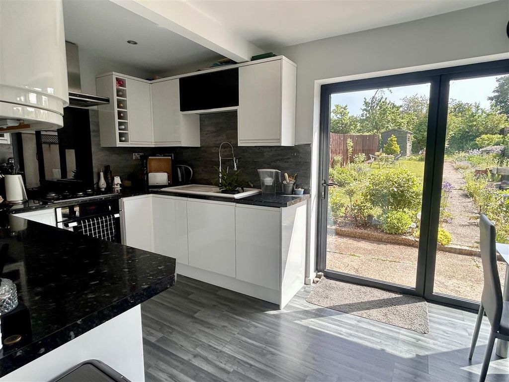 Property photo 3 of 15 Kitchen 1.Jpg