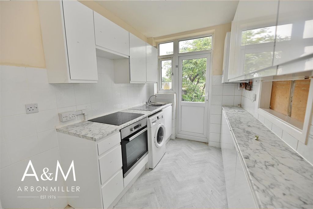 Property photo 2 of 12 Kitchen