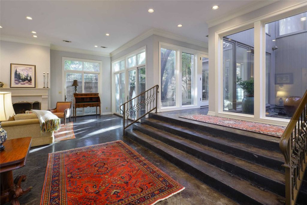 Property photo 1 of 31