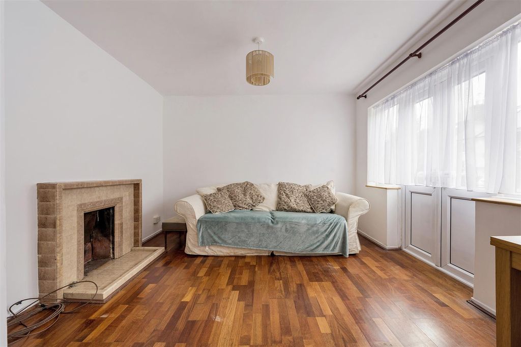 Property photo 3 of 23 College Road, E17