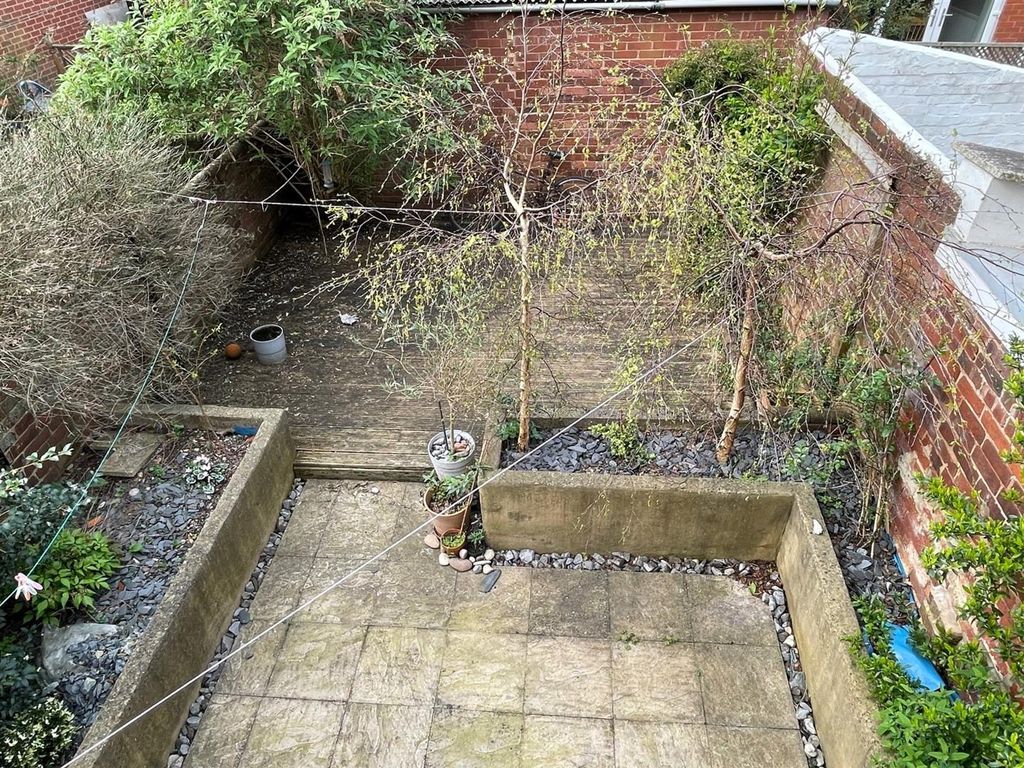 Property photo 3 of 18 Garden