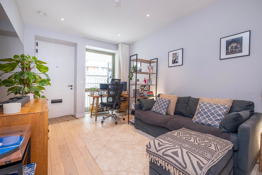 Property photo 3 of 21