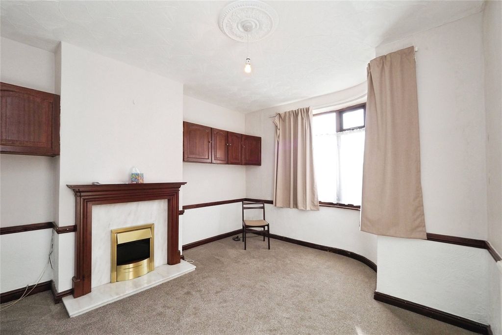 Property photo 2 of 17 Lounge