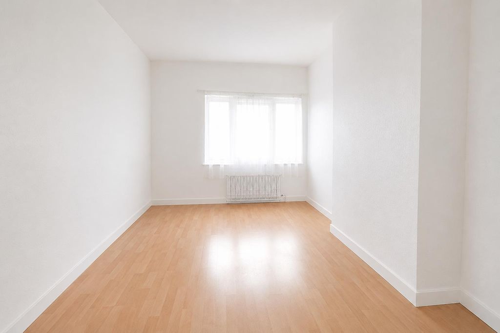 Property photo 1 of 4 Living Room.Png