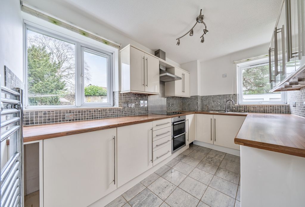 Property photo 2 of 12 1414775-16-698B2E...