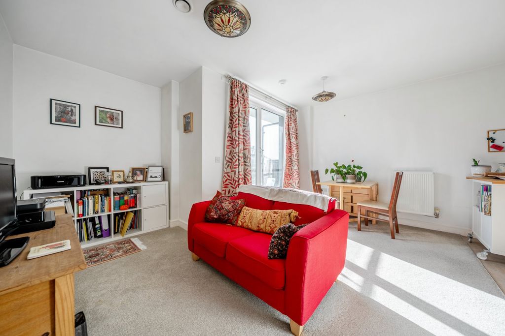 Property photo 2 of 9 Picture No. 14