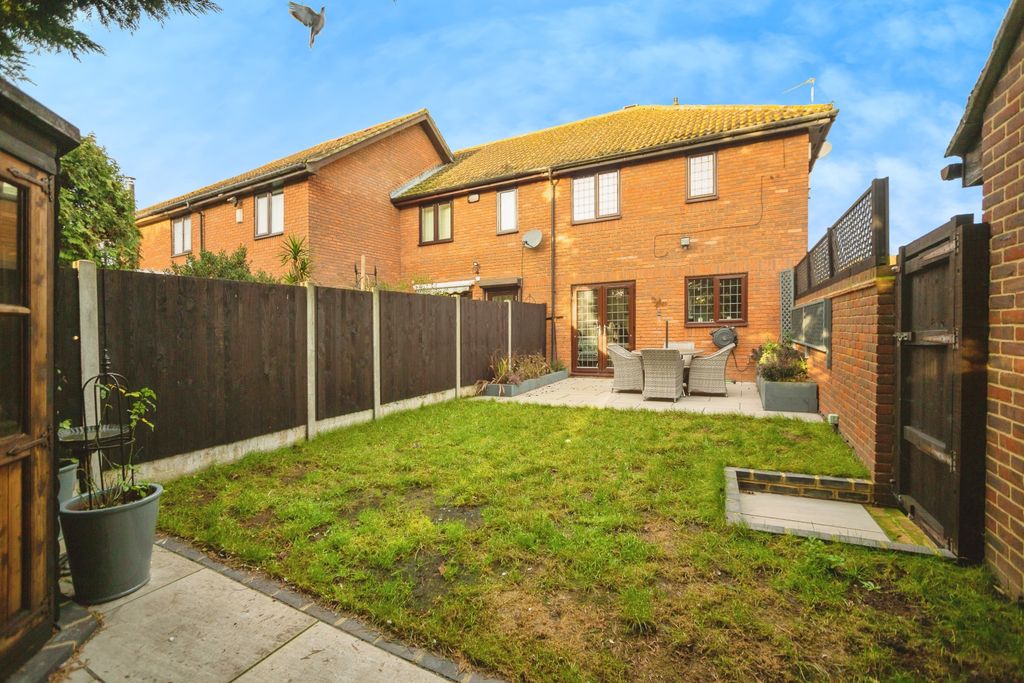 Property photo 2 of 16 Garden