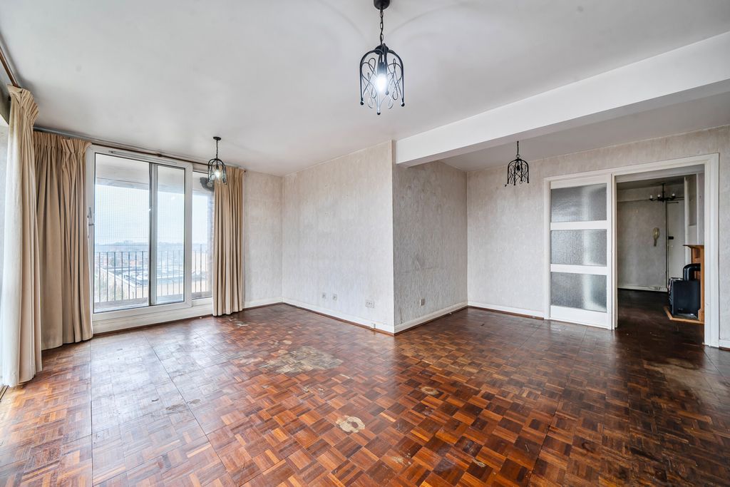 Property photo 2 of 13 1397611-8-6966378...