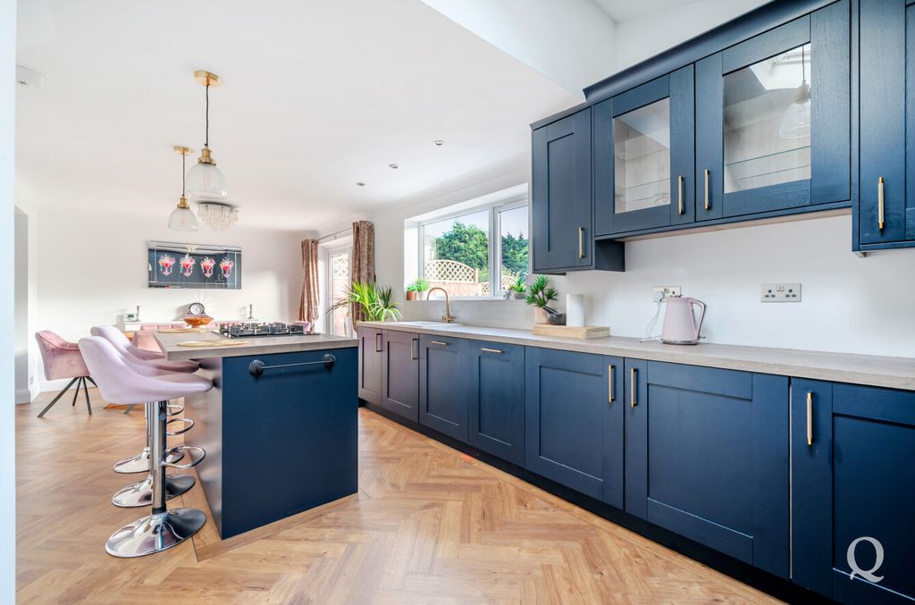 Property photo 3 of 23 F55166d7-Eb99-408...