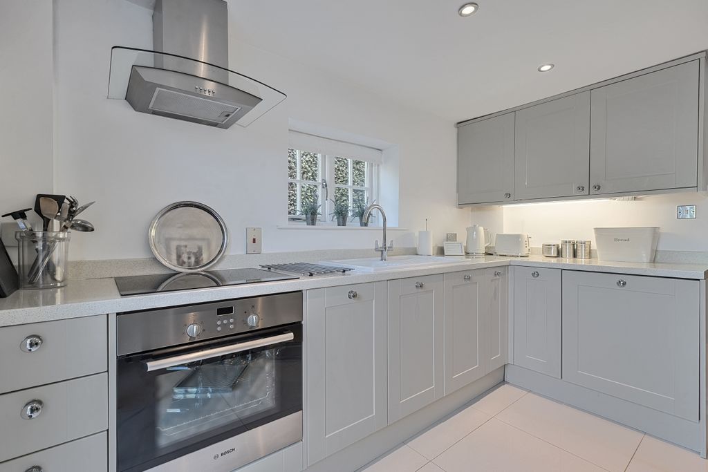 Property photo 2 of 16 1348547-9-68Bfbf6...