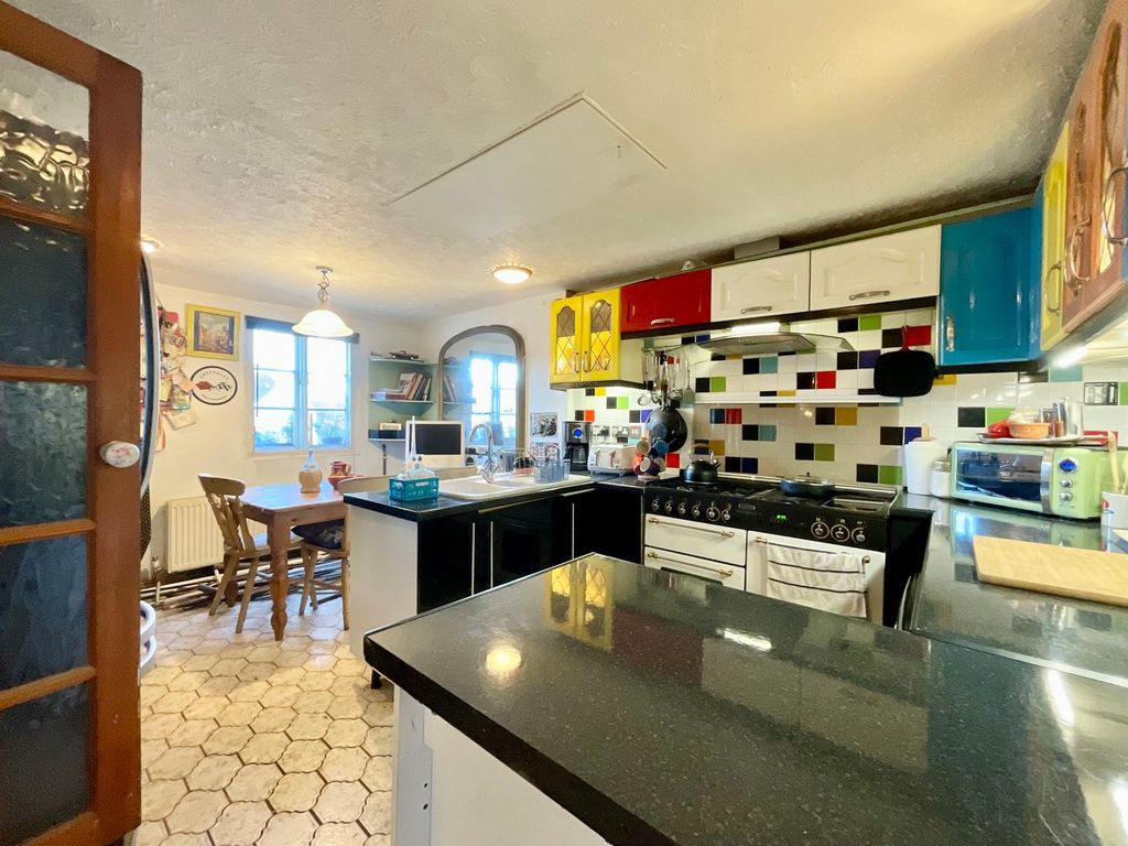 Property photo 2 of 12