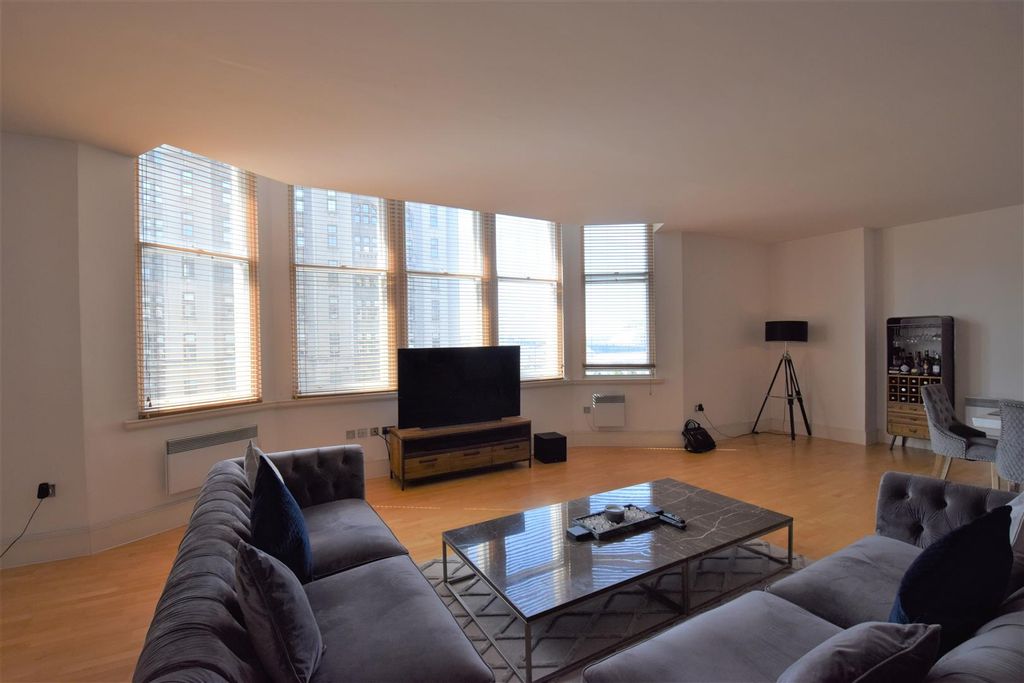 Property photo 1 of 23 Lounge