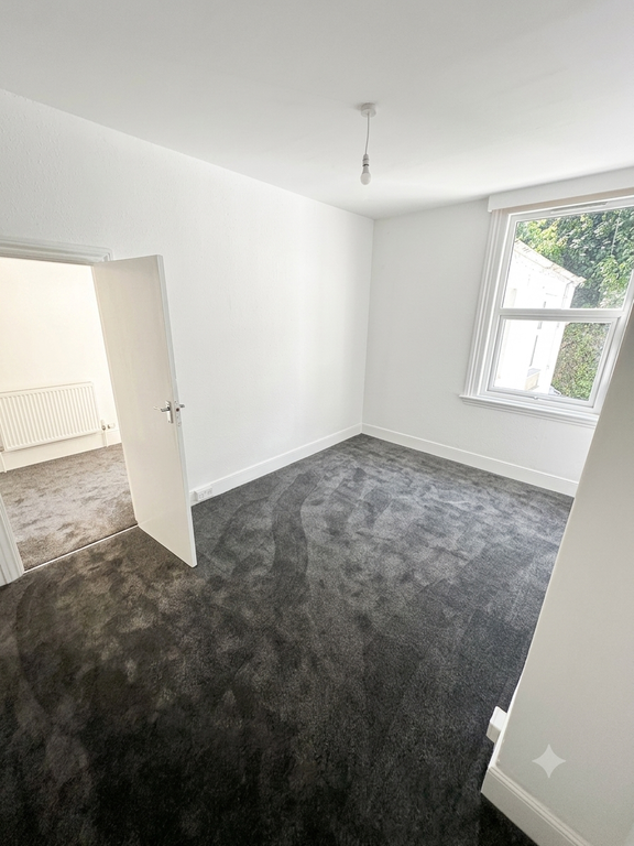 Property photo 3 of 5 Bedroom
