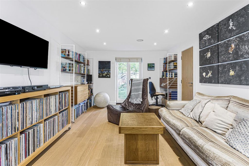 Property photo 3 of 29 12_38525.Jpg