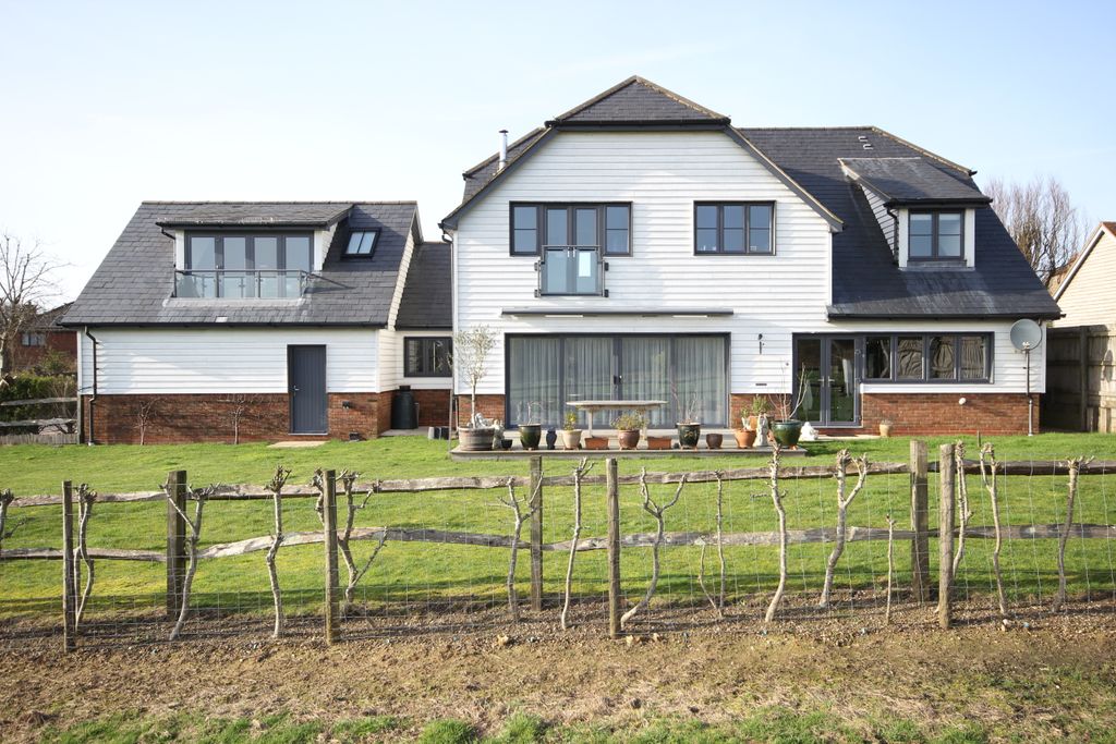 Property photo 1 of 21