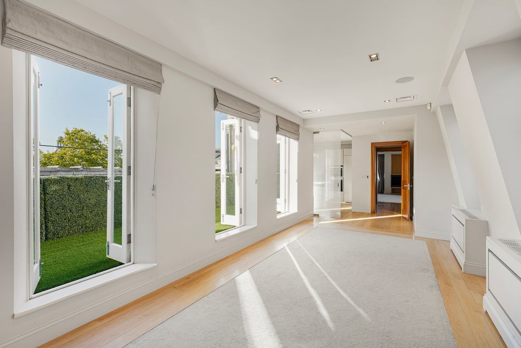 Property photo 3 of 22