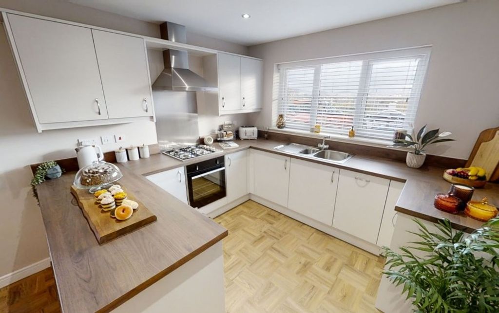 Property photo 2 of 15 Kitchen/Dining Room