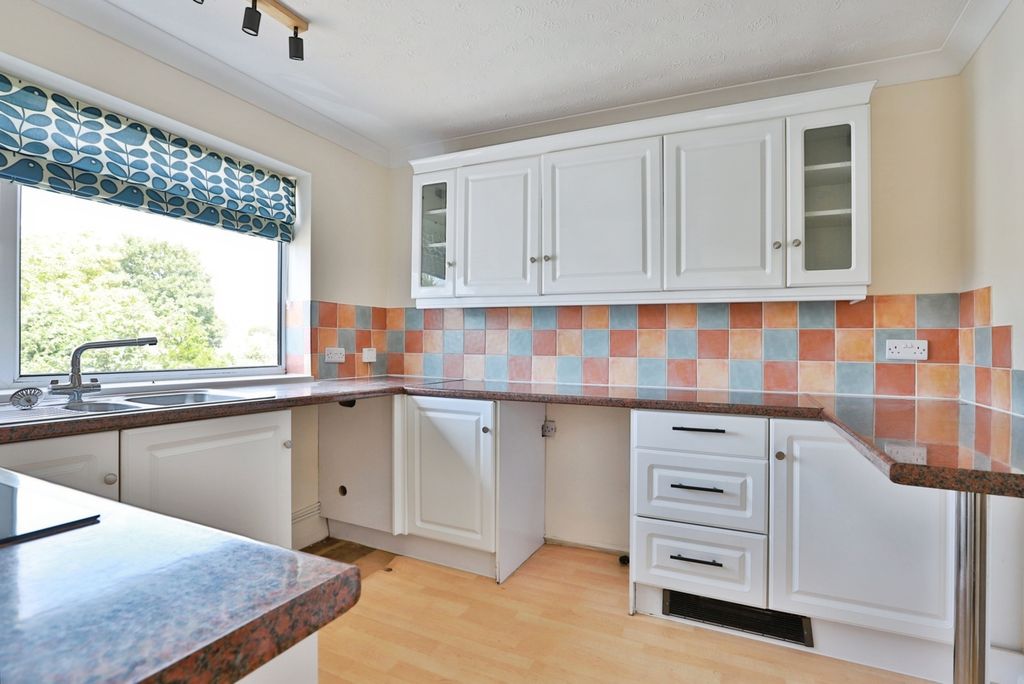 Property photo 3 of 16 Kitchen