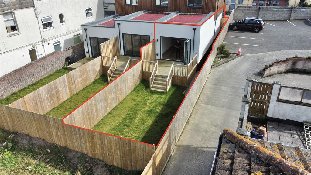 Property photo 2 of 18