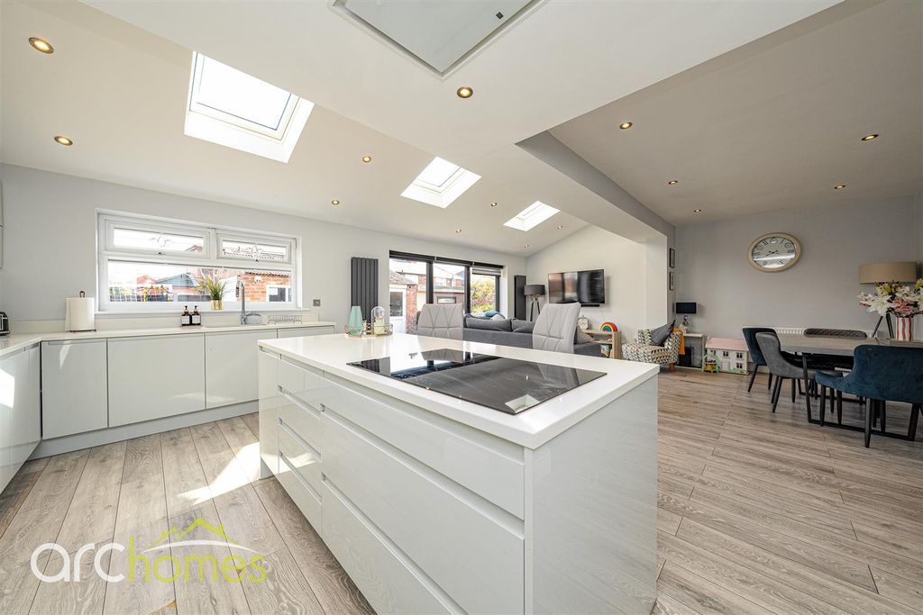 Property photo 3 of 28 4Lambeth.Jpg