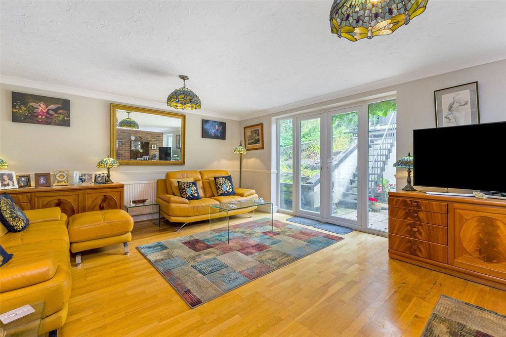 Property photo 3 of 14 Sitting Room