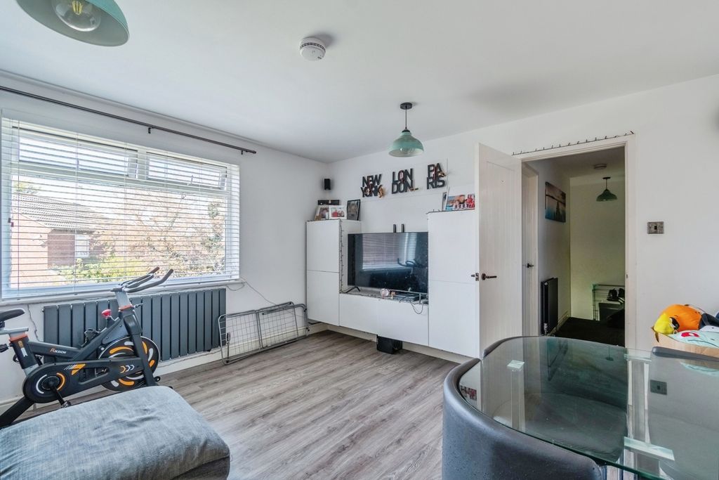 Property photo 2 of 19 Lounge