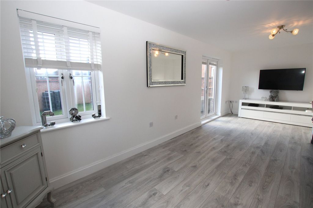 Property photo 3 of 15 Picture No. 22