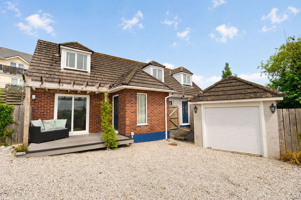 Property photo 1 of 25 External