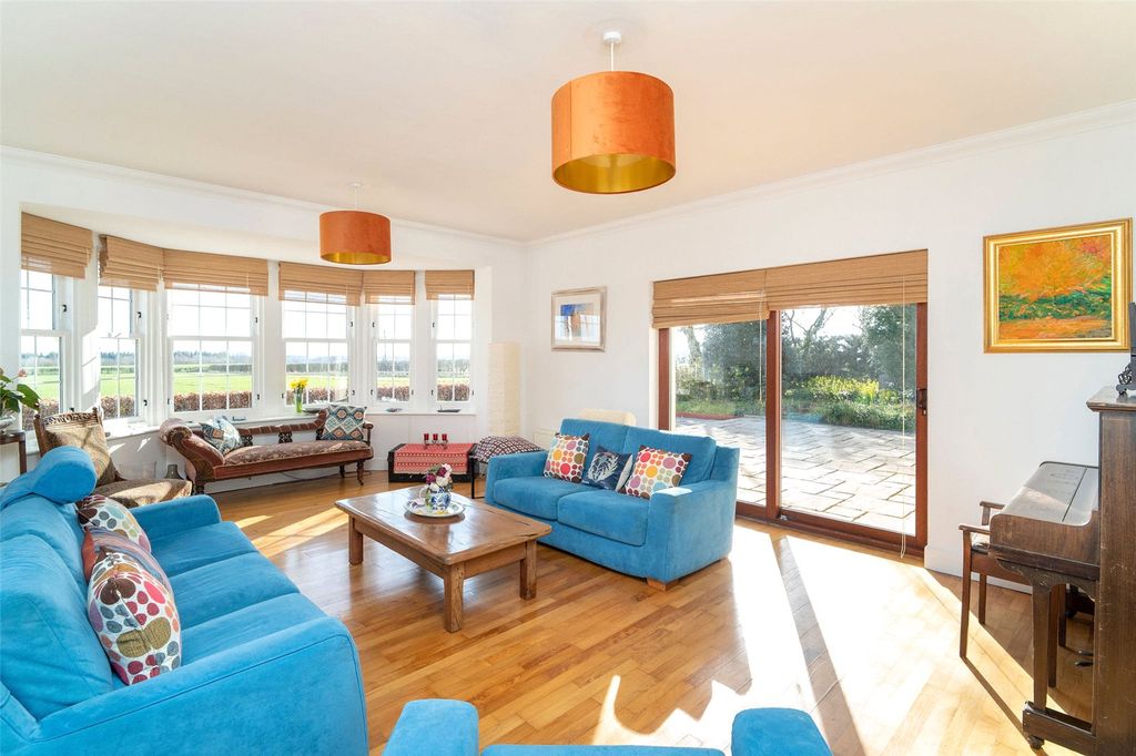 Property photo 2 of 84 Sitting Room