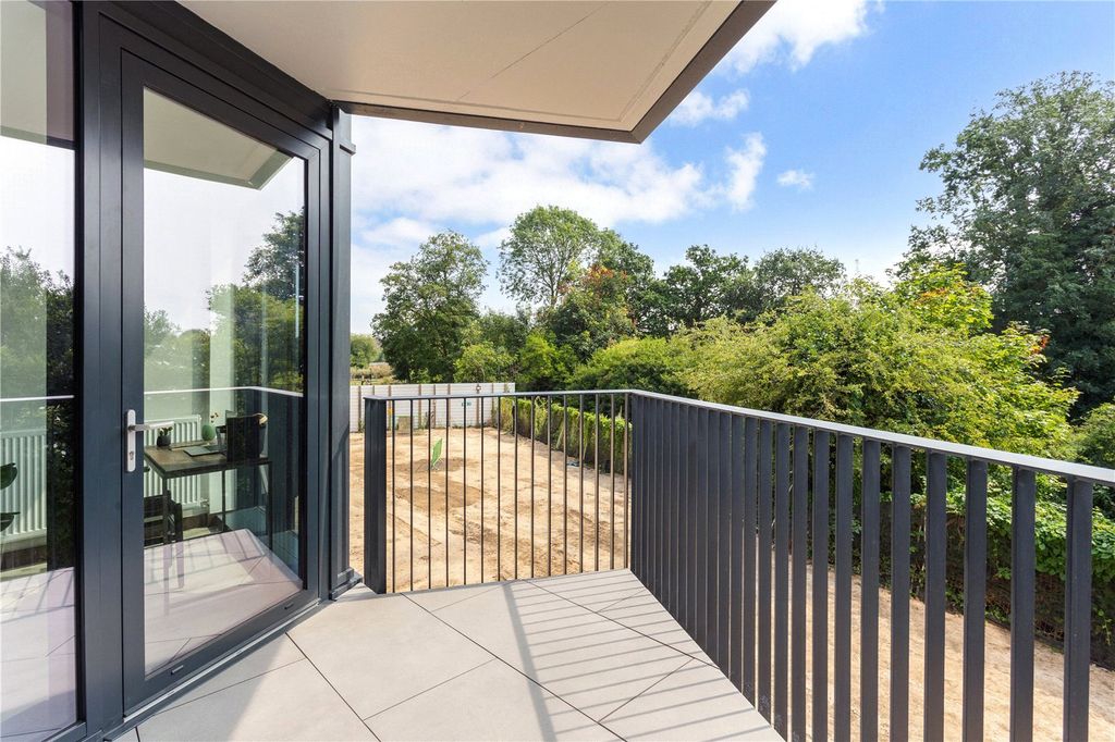 Property photo 3 of 8 Balcony