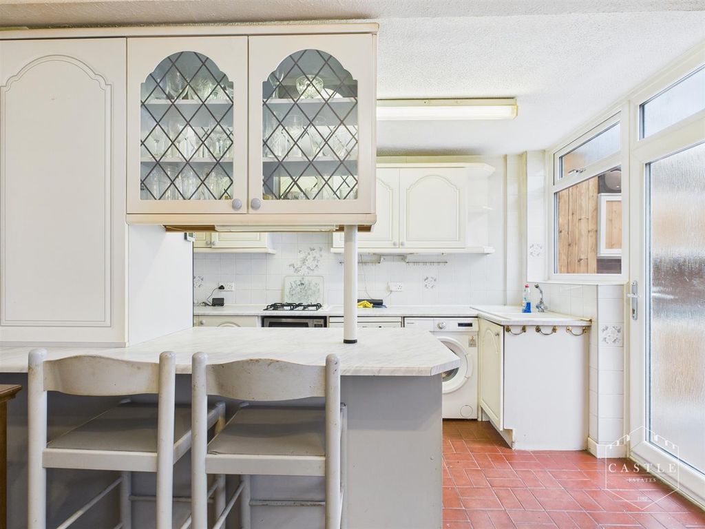 Property photo 3 of 19 Dining Kitchen