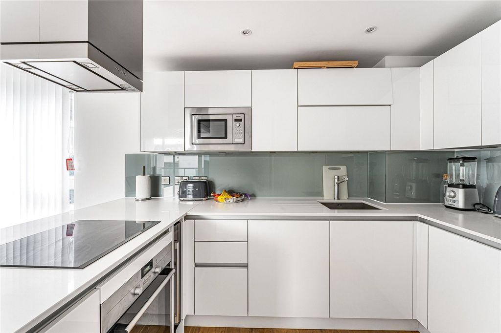 Property photo 2 of 20 Kitchen