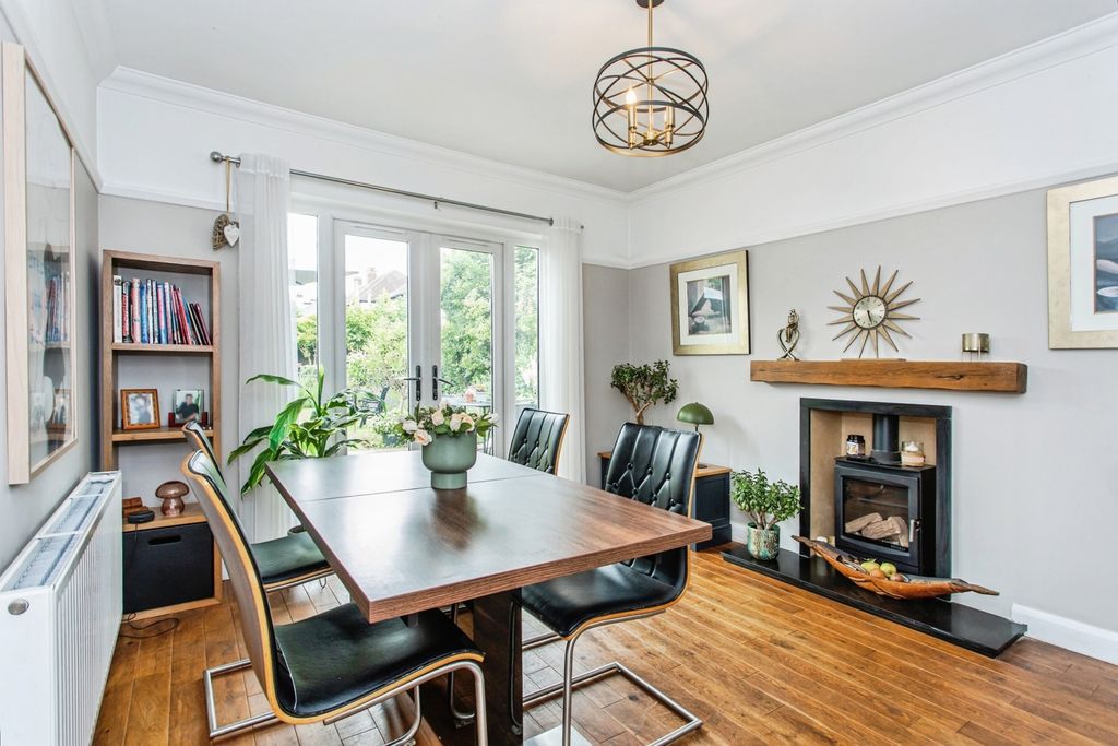 Property photo 3 of 20 Dining Room