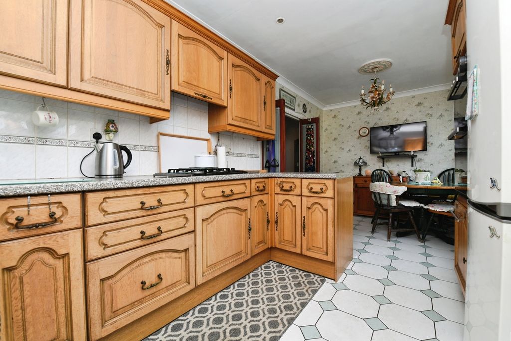 Property photo 2 of 17 Internal