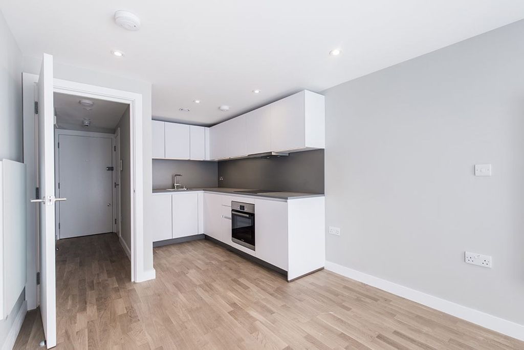 Property photo 2 of 18 Living_Room