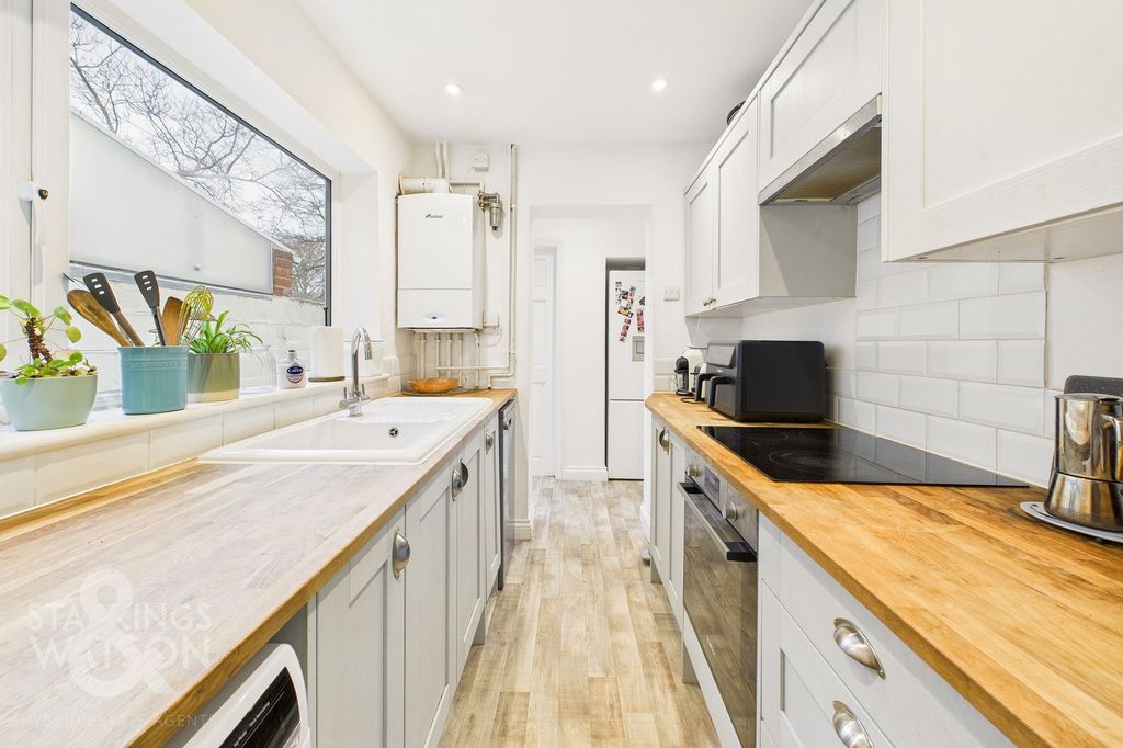 Property photo 3 of 23